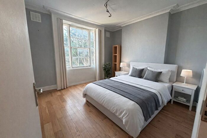 2 Bedroom Flat To Rent In Brixton Road, London, SW9