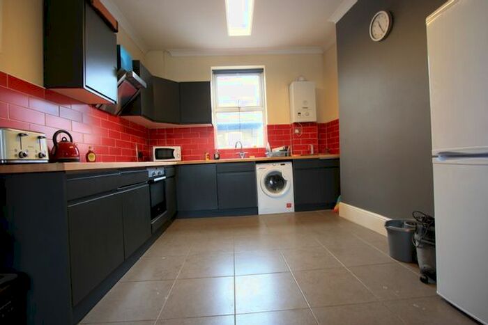 3 Bedroom Flat To Rent In Hamilton Rd, Wimbledon SW19