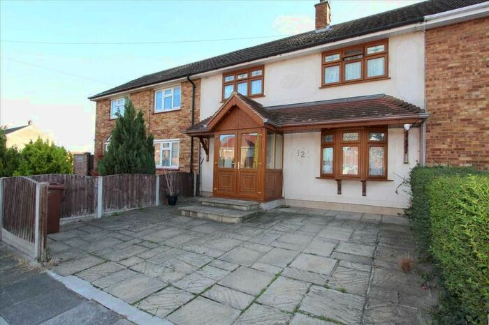 3 Bedroom Flat To Rent In Martin Road, Aveley, South Ockendon, RM15