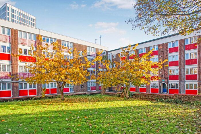 2 Bedroom Apartment To Rent In Hackney Downs Park, London, N16