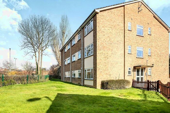 1 Bedroom Flat To Rent In Hazelwood Close, Hitchin, Hertfordshire, SG5