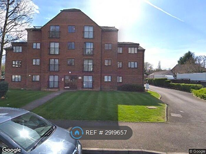 2 Bedroom Flat To Rent In Readman Court, London, SE20