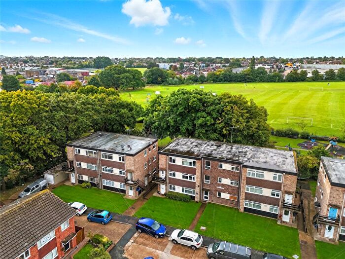 2 Bedroom Apartment For Sale In St. Lawrence Gardens, Leigh-on-Sea, Essex, SS9