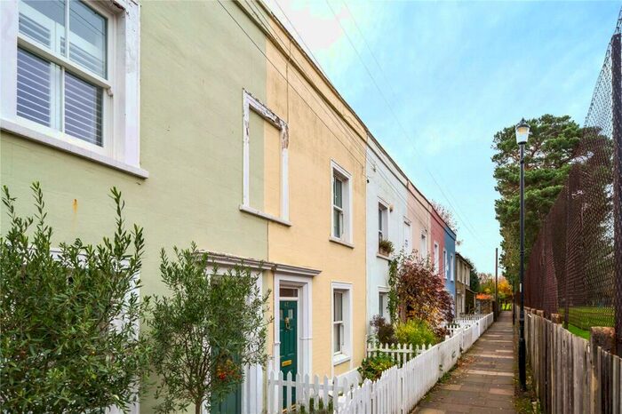 2 Bedroom House To Rent In Holly Walk, Enfield, EN2