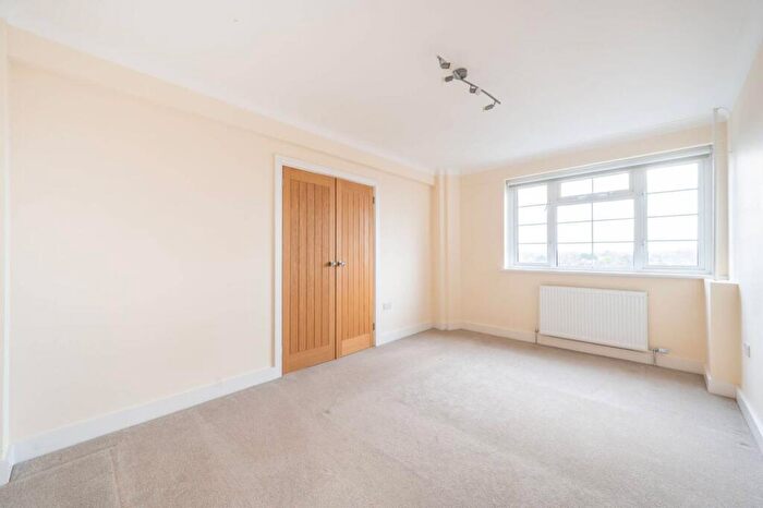 2 Bedroom Flat For Sale In Ashford Court, Gladstone Park, London, NW2