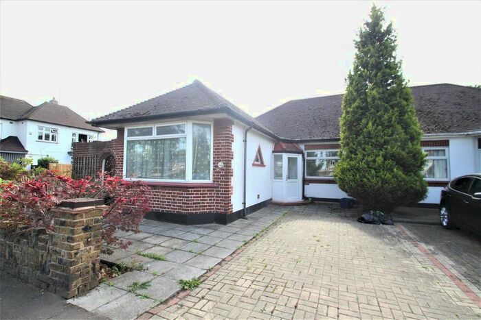 3 Bedroom Bungalow To Rent In Prince Avenue, Westcliff-On-Sea, SS0