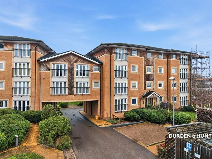 2 Bedroom Flat For Sale In Stafford Avenue, Hornchurch, RM11
