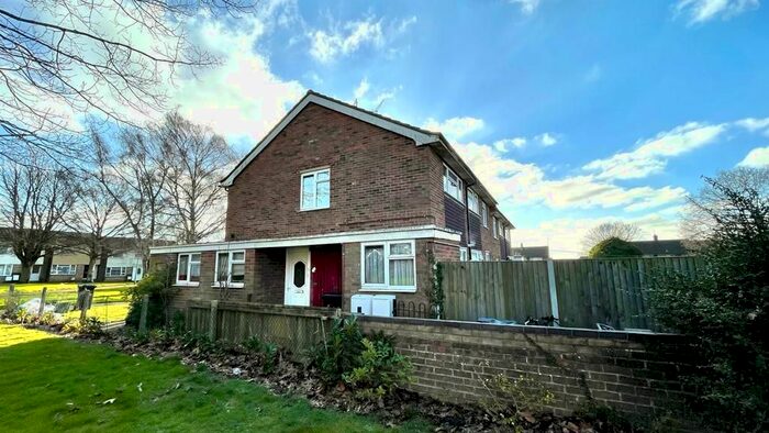 2 Bedroom Flat To Rent In Gorse Walk, Colchester, CO4