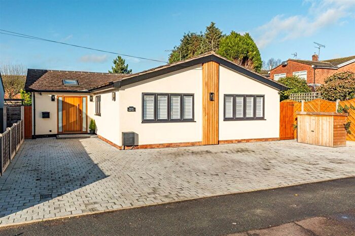 4 Bedroom Detached Bungalow For Sale In Derby Road, Hoddesdon, EN11