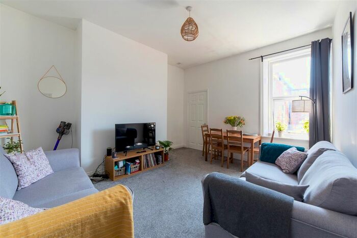 2 Bedroom Flat To Rent In Simonside Terrace, Heaton, Newcastle Upon Tyne, NE6