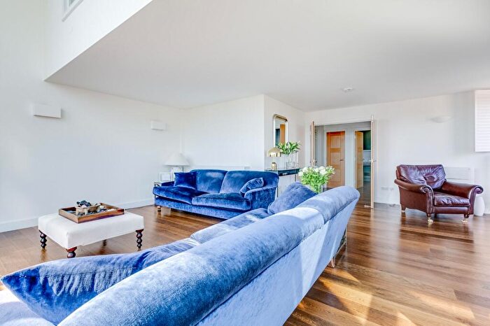 2 Bedroom Flat To Rent In Brasenose Drive, Barnes, SW13