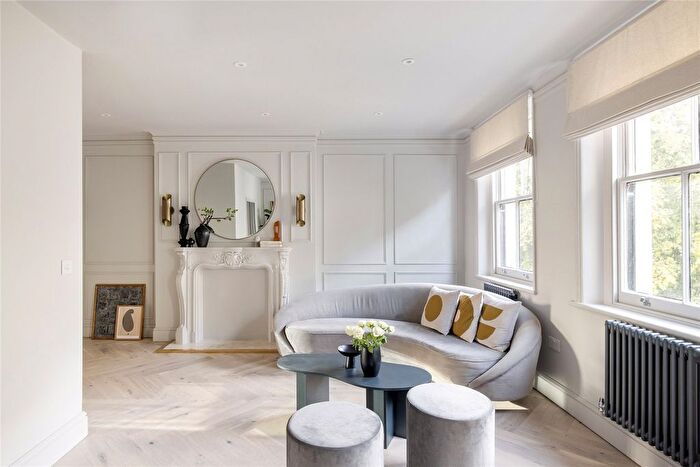 2 Bedroom Flat For Sale In Kensington Gardens Square, London, W2