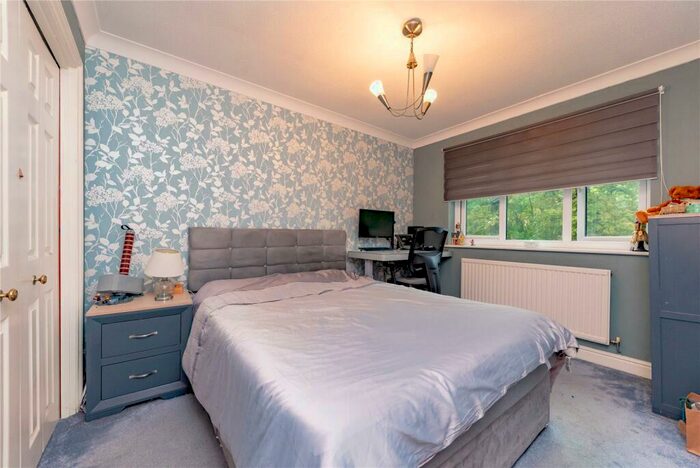 3 Bedroom End Of Terrace House For Sale In Farnborough Road, Farnborough, GU14