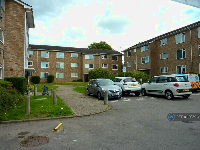 2 Bedroom Flat To Rent In Burghfield Road, Reading, RG30