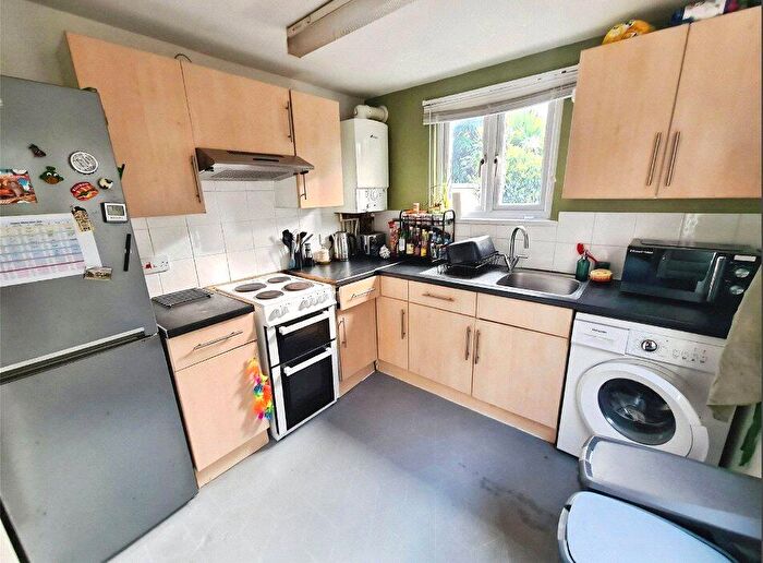 4 Bedroom House To Rent In Milton Road, Southampton, Hampshire, SO15