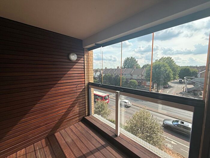 1 Bedroom Flat To Rent In Bowes Road, London, N11