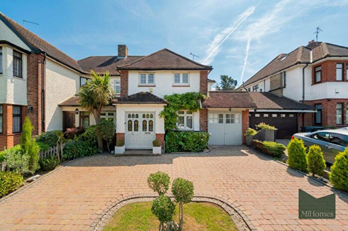 5 Bedroom Semi Detached House For Sale In The Ridgeway, London, N14