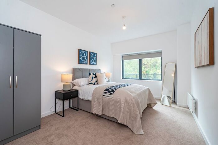 2 Bedroom Flat To Rent In The Causeway, Staines, TW18