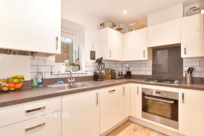 2 Bedroom Flat For Sale In Smedley Road, Faversham, Kent, ME13