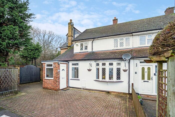 5 Bedroom End Terrace House For Sale In Bramley Gardens, South Oxhey, Watford, WD19