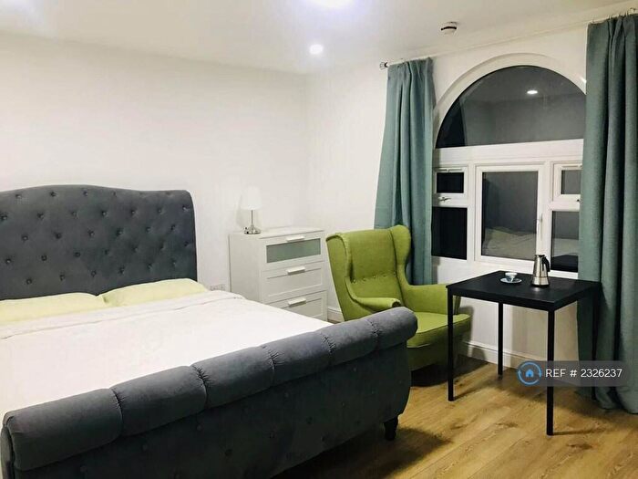 2 Bedroom Flat To Rent In Ground Floor, London, NW6