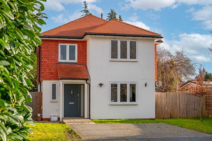 4 Bedroom Detached House For Sale In Parkhurst Road, Horley, RH6