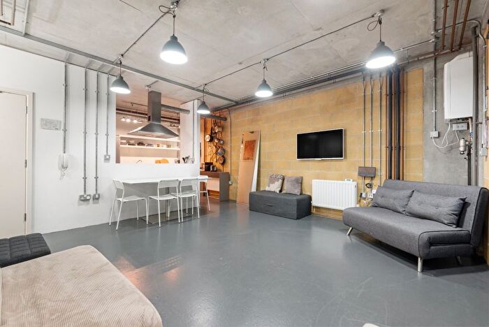 2 Bedroom Flat To Rent In New Inn Broadway, Islington, EC2A