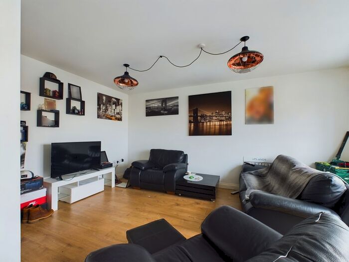 2 Bedroom Flat For Sale In Windmill Crescent, Woolavington, Bridgwater, TA7