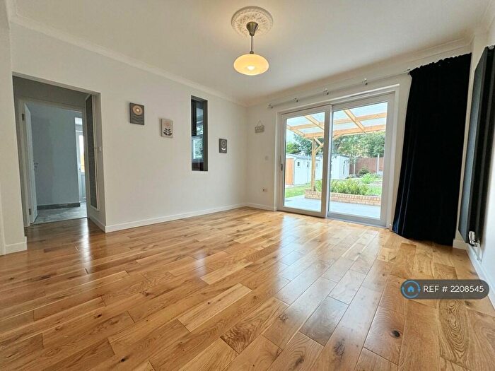 4 Bedroom Semi-Detached House To Rent In Brocket Way, Chigwell, IG7