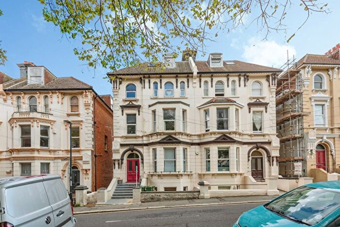 1 Bedroom Flat For Sale In Cornwallis Gardens, Hastings, TN34