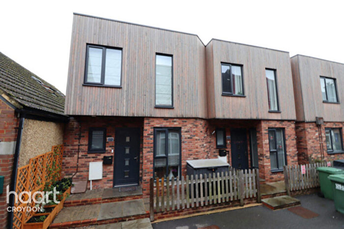 2 Bedroom End Of Terrace House For Sale In Addington Road, South Croydon, CR2