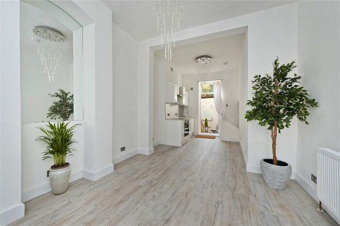 1 Bedroom Maisonette For Sale In Needham Road, London, Uk, W11