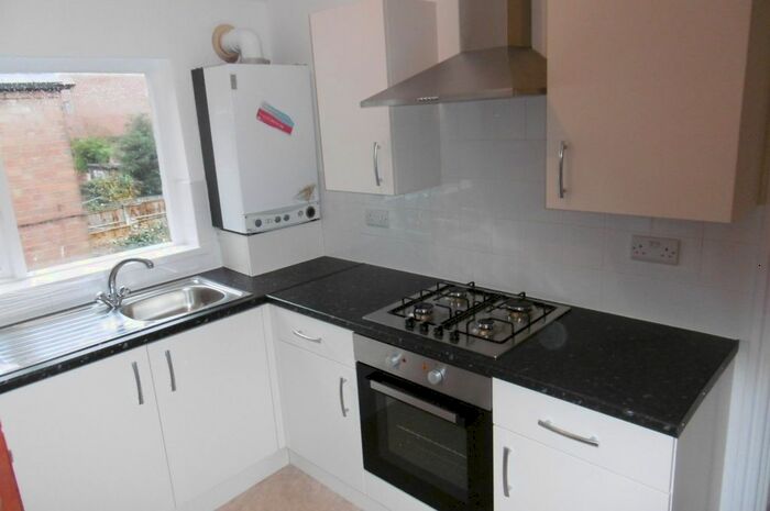 3 Bedroom Flat To Rent In Wollaton Road, Beeston, Nottingham, NG9