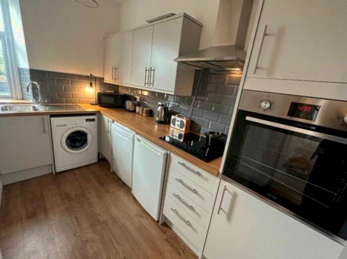 1 Bedroom Flat To Rent In Station Road, Caerleon, NP18