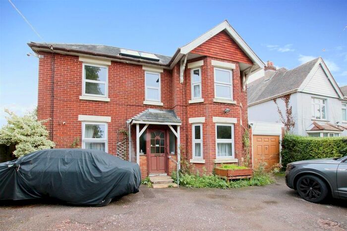 3 Bedroom Maisonette To Rent In Hamble Lane, Hamble, Southampton, SO31