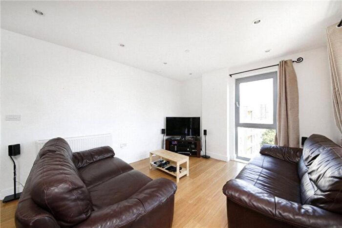 2 Bedroom Flat To Rent In Christian Street, Shadwell, London, E1