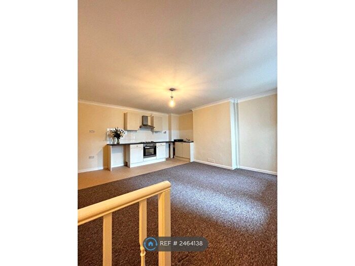 1 Bedroom Flat To Rent In Bush Street, Pembroke Dock, SA72