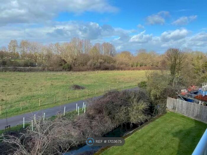 2 Bedroom Flat To Rent In Maltings Close, Cambridge, CB5