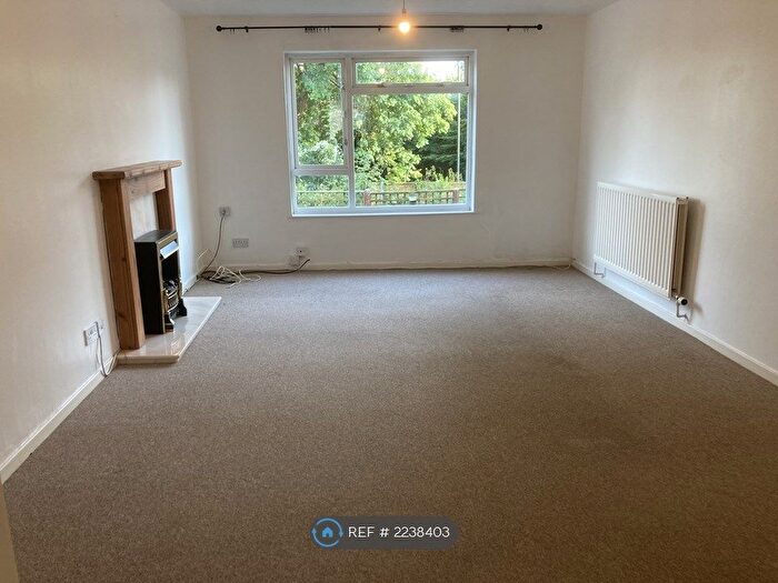 2 Bedroom Flat To Rent In Kingswood, Bristol, BS15