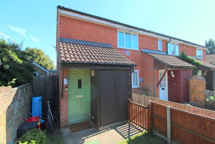 2 Bedroom Flat To Rent In Westland Close, Stanwell, Staines-Upon-Thames, TW19