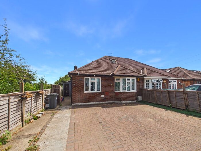3 Bedroom Bungalow For Sale In Hatton Road, Feltham, Middlesex, TW14