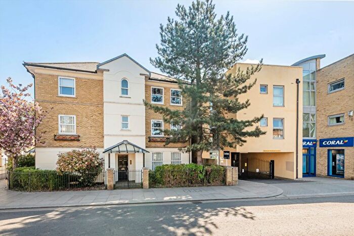 2 Bedroom Flat For Sale In High Street, Hampton Hill, TW12