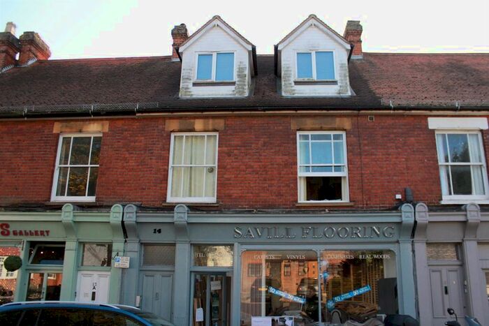 1 Bedroom Flat To Rent In Victoria Street, Englefield Green, Egham, TW20