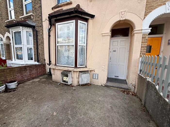 2 Bedroom Apartment To Rent In Leonard Road, Forest Gate, E7