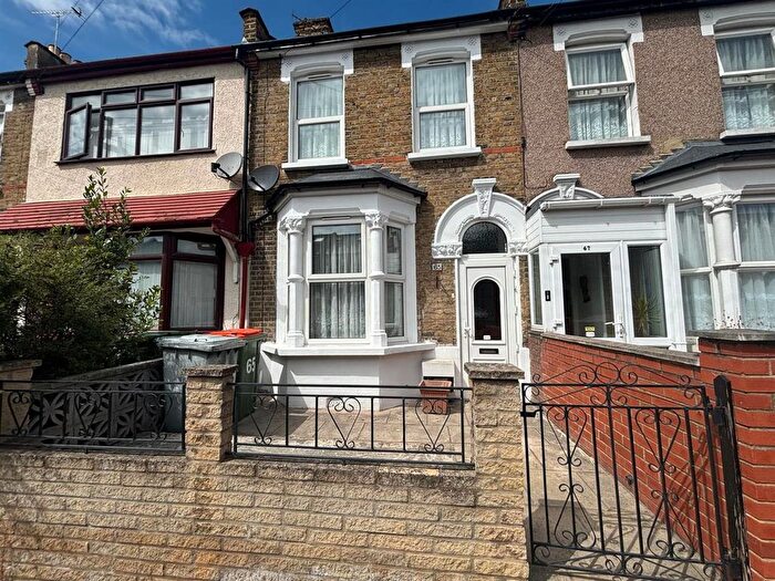 2 Bedroom Terraced House To Rent In Kingsland Road, London, E13