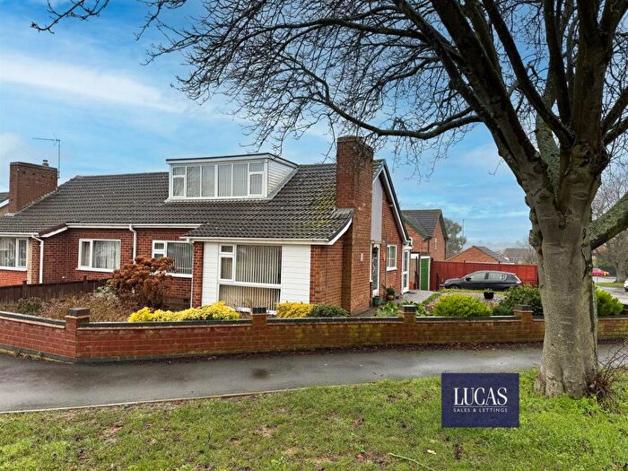 3 Bedroom Bungalow For Sale In Pennine Way, Kettering, NN16