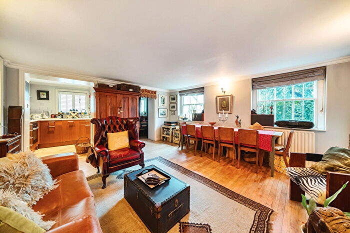 2 Bedroom Flat For Sale In Kennington Road, London, SE11