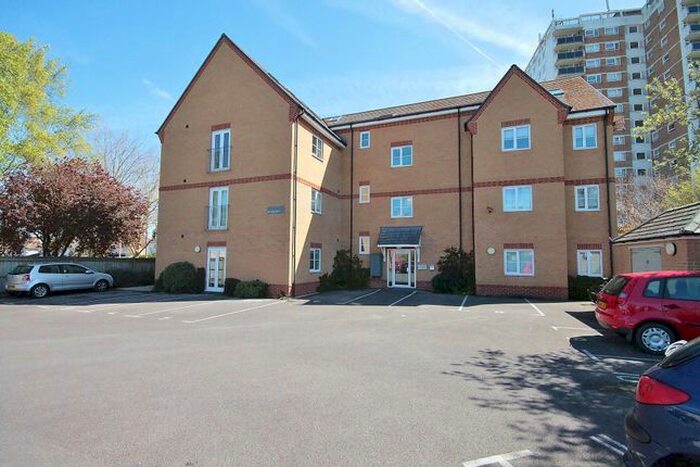 2 Bedroom Flat To Rent In Penfold Court, Sutton Road, Oxford, OX3