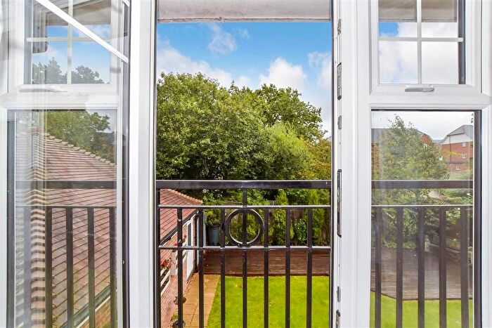 5 Bedroom Detached House For Sale In Rainbow Field, Faygate, Horsham, West Sussex, RH12