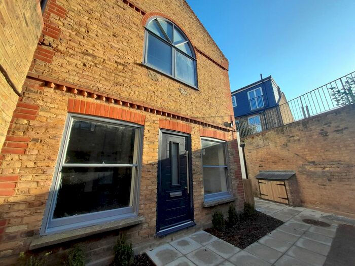 1 Bedroom Flat To Rent In Garratt Lane, Wandsworth SW17